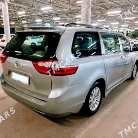 Toyota Sienna 2017