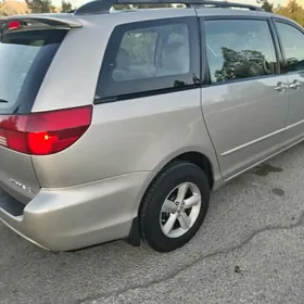 Toyota Sienna 2004