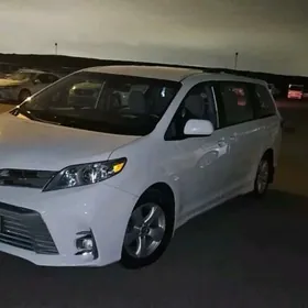 Toyota Sienna 2019