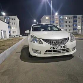 Nissan Tiida 2013