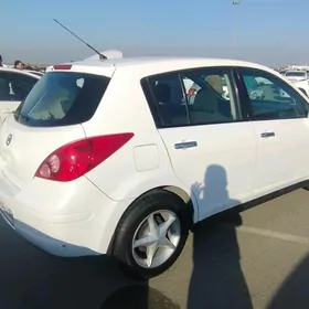 Nissan Versa 2012