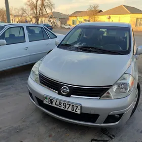 Nissan Versa 2012