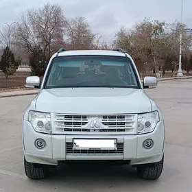 Mitsubishi Pajero 2009