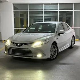 Toyota Camry 2021