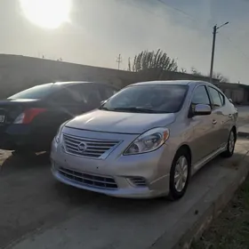 Nissan Versa 2012