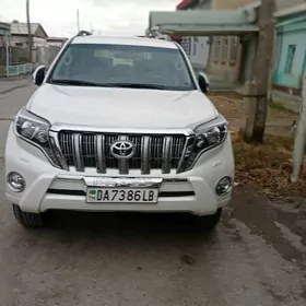 Toyota Land Cruiser Prado 2013