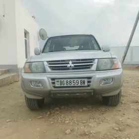 Mitsubishi Pajero 2002