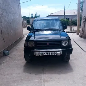 Mitsubishi Montero 1996