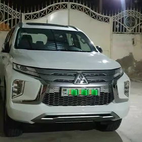 Mitsubishi Montero Sport 2023