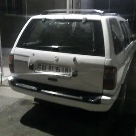 Nissan Pathfinder 1992