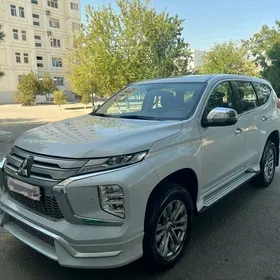 Mitsubishi Pajero 2020