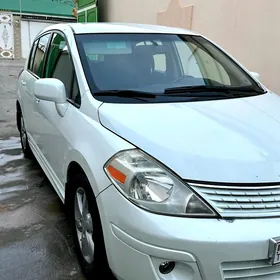 Nissan Versa 2011