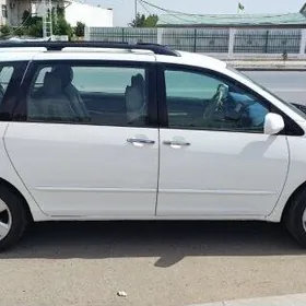 Toyota Sienna 2004