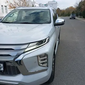 Mitsubishi Pajero 2020