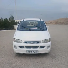 Hyundai H-1 2001