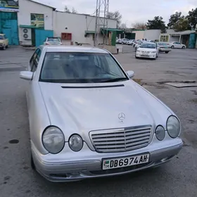 Mercedes-Benz E320 2001