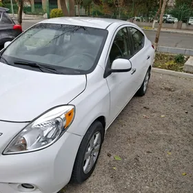 Nissan Versa 2011