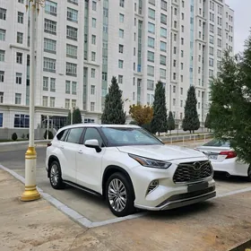 Toyota Highlander 2021