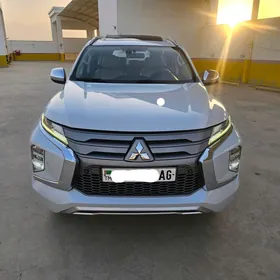 Mitsubishi Pajero 2020