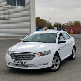 Ford Taurus 2015