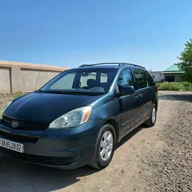 Toyota Sienna 2003