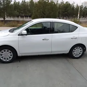 Nissan Versa 2014