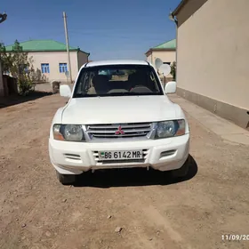 Mitsubishi Pajero 2001