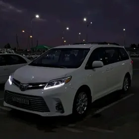 Toyota Sienna 2017