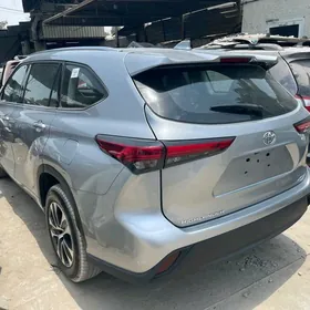 Toyota Highlander 2021