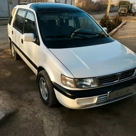 Mitsubishi Chariot 1995