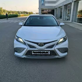 Toyota Camry 2018