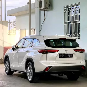 Toyota Highlander 2021