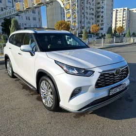 Toyota Highlander 2021