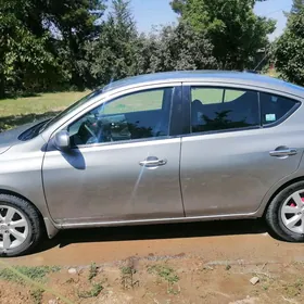 Nissan Versa 2013