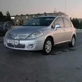 Nissan Versa 2011