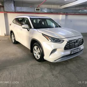 Toyota Highlander 2021