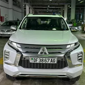 Mitsubishi Pajero 2020