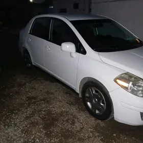 Nissan Versa 2011