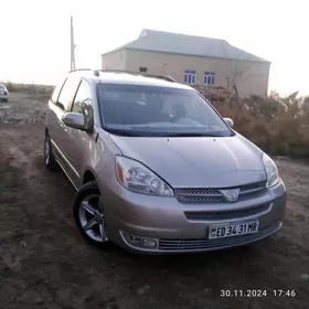 Toyota Sienna 2003