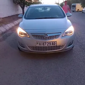 Opel Astra 2012