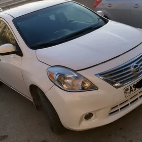 Nissan Versa 2011