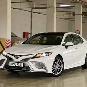 Toyota Camry 2021