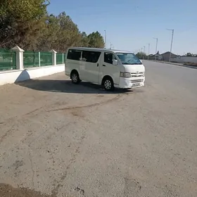 Toyota Hiace 2011