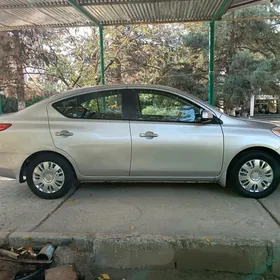 Nissan Versa 2012