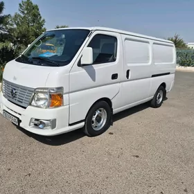 Nissan Urvan 2012