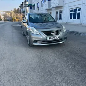 Nissan Versa 2012