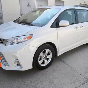 Toyota Sienna 2018