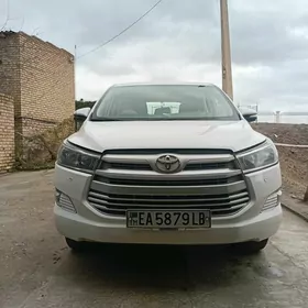 Toyota Innova 2021