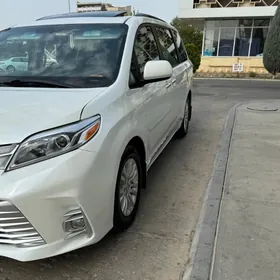 Toyota Sienna 2018