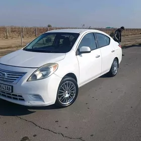 Nissan Versa 2012